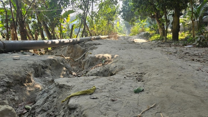 মেঘনার চন্দনপুরে রাস্তা উন্নয়নের দাবি, উপজেলা প্রশাসনের আশ্বাস