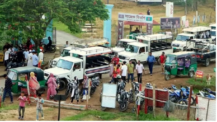 সাজেকে ক্লাবঘরে রাত কাটালো তিন শতাধিক পর্যটক 