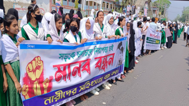 সিএনজিতে শিক্ষিকাকে হেনস্তা, শিক্ষার্থীদের প্রতিবাদ